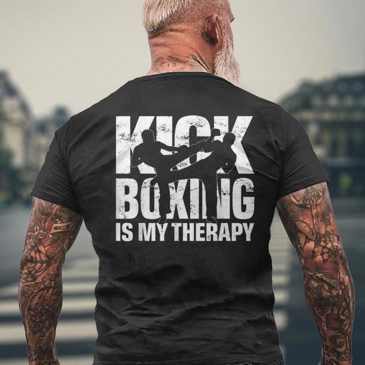 キックボクシングは私の治療法、キックボクシングの試合モチーフのキックボクサー メンズTシャツ バックプリント 高齢者への贈り物