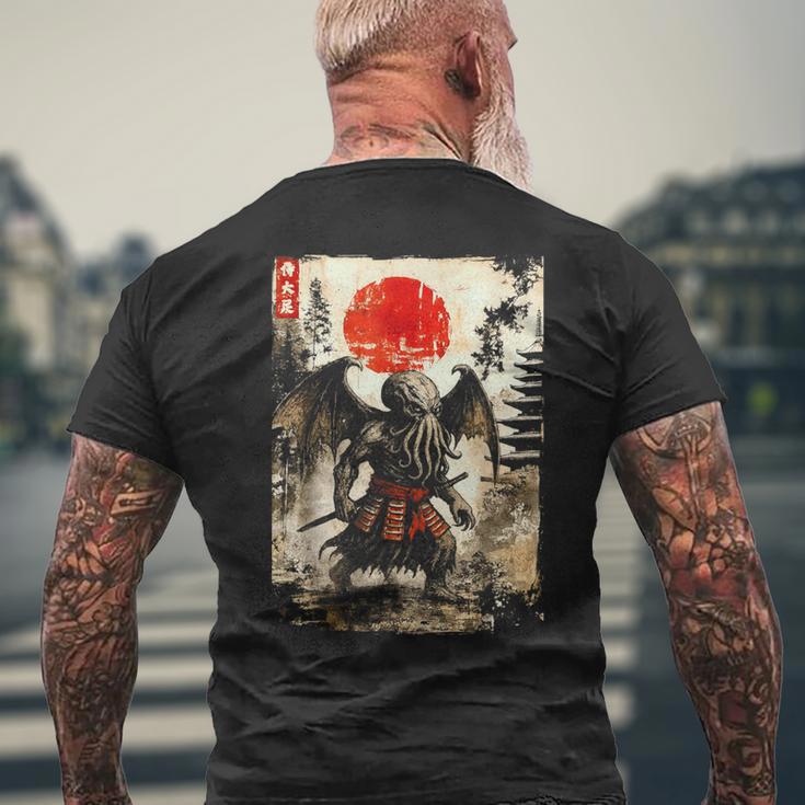 クトゥルフ・サムライ、ヴィンテージ・日本のラブクラフト・ホラー メンズTシャツ バックプリント 高齢者への贈り物
