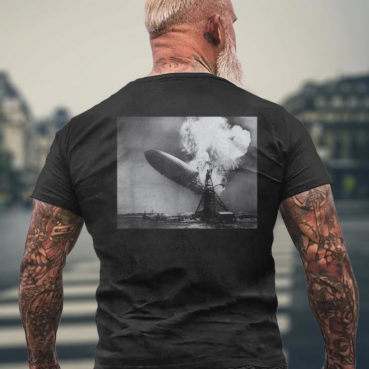 サム・シェアによるヒンデンブルク大惨事 メンズTシャツ バックプリント 高齢者への贈り物