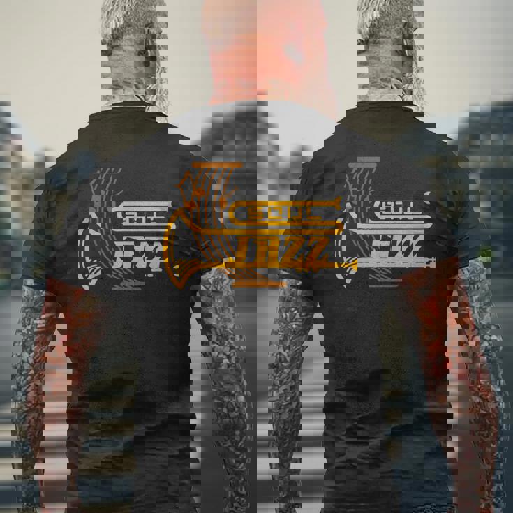 ジャズ・ソウル ジャズ・ミュージシャン トランペッター シートミュージック メンズTシャツ バックプリント 高齢者への贈り物