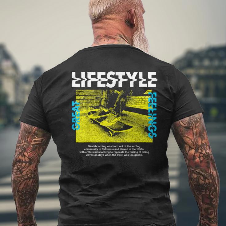 スケートボードライフスタイル エッジの効いた美しいストリートウェア メンズTシャツ バックプリント 高齢者への贈り物