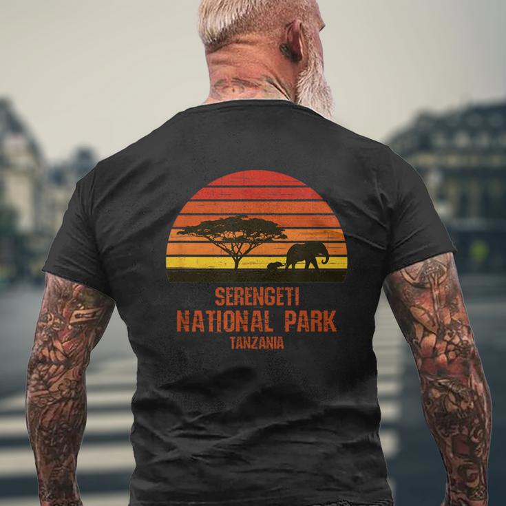 セレンゲティ国立公園 タンザニア メンズTシャツ バックプリント 高齢者への贈り物