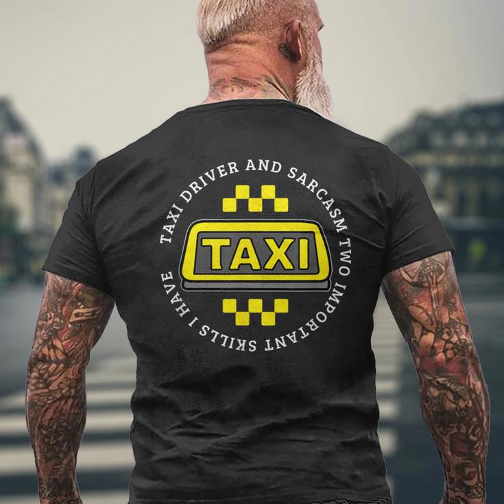タクシードライバーと皮肉キャブ運転 面白いタクシードライバー メンズTシャツ バックプリント 高齢者への贈り物