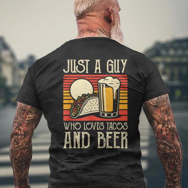 タコスとビールを飲む食品愛好家が大好きな男 メンズTシャツ バックプリント 高齢者への贈り物