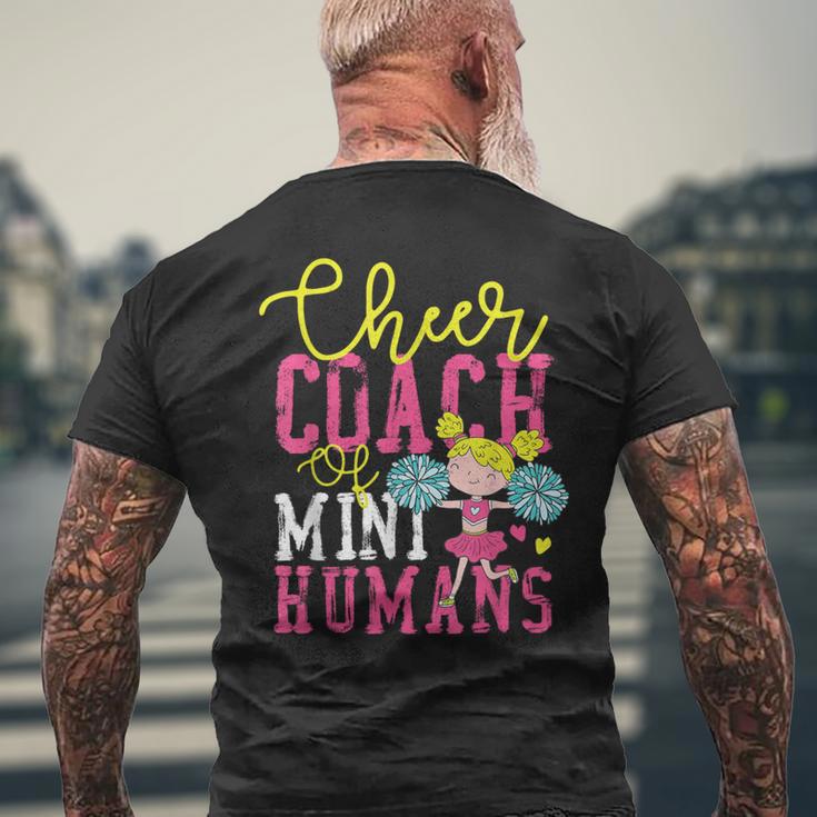 チアチアリーディングコーチ チアコーチ ミニヒューマンのチアコーチ メンズTシャツ バックプリント 高齢者への贈り物
