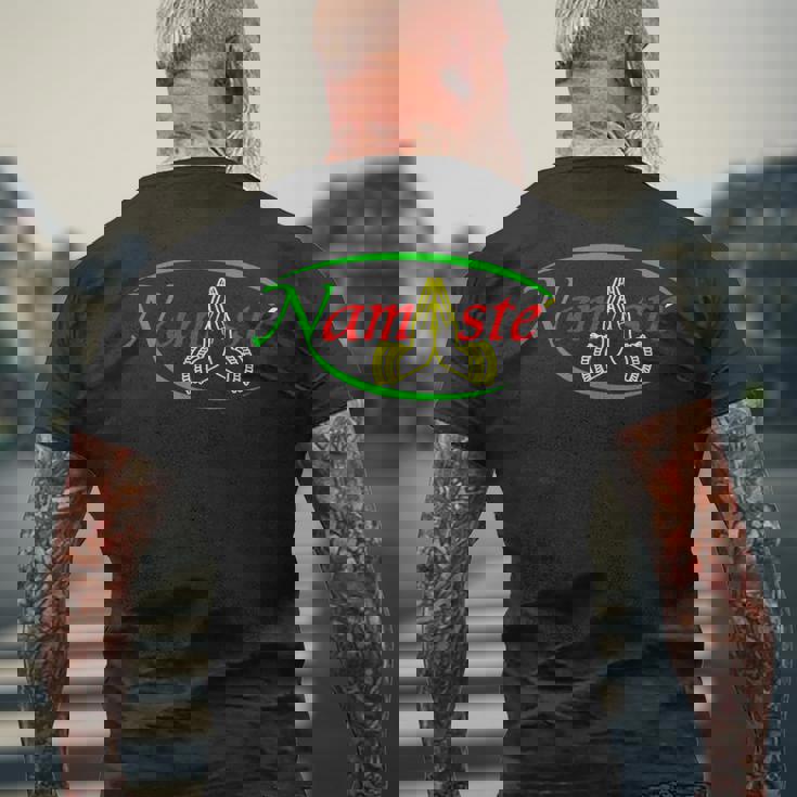 ナマステとラスタカラーヨガ。 メンズTシャツ バックプリント 高齢者への贈り物