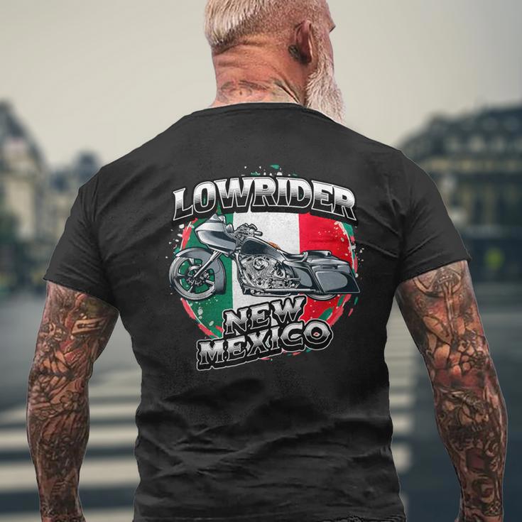 ニューメキシコ州のローライダー。ローライダー チカーノ チョロスタイル ローライダー メンズTシャツ バックプリント 高齢者への贈り物