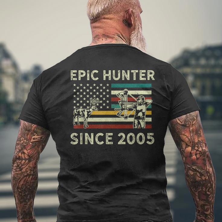 ハンティングバック鹿またはヘラジカ 2005 ヴィンテージハンター メンズTシャツ バックプリント 高齢者への贈り物