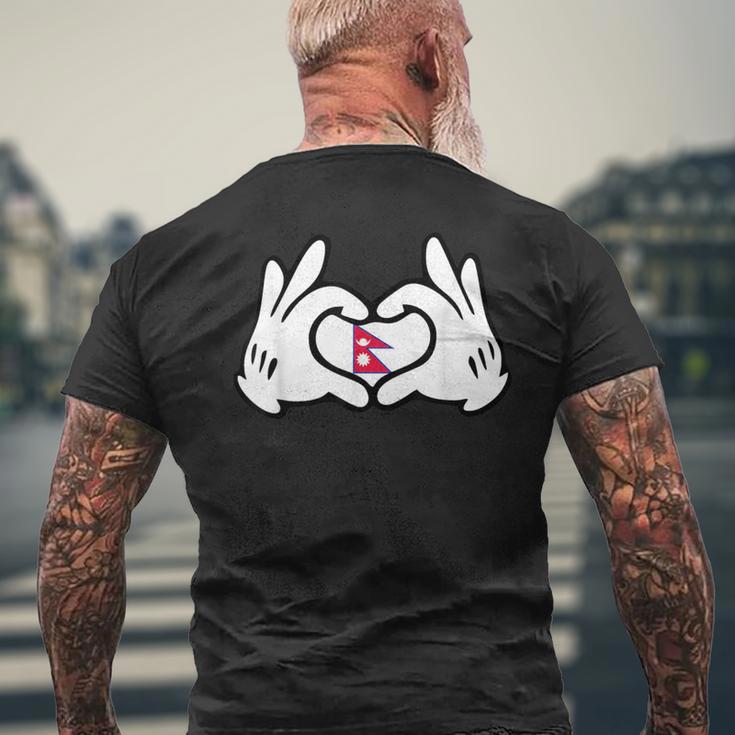 ハートを形作る漫画の手 ネパール国旗 メンズTシャツ バックプリント 高齢者への贈り物