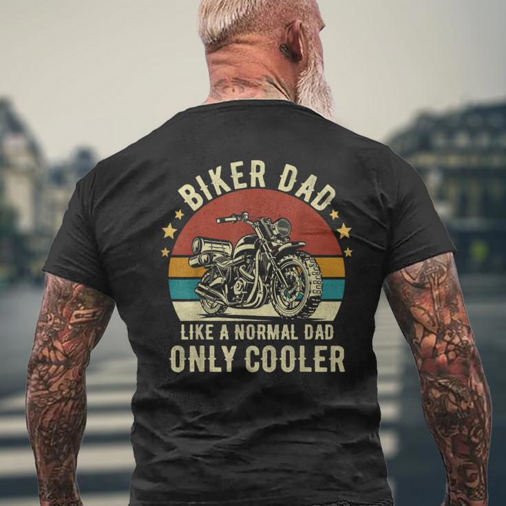 メンズ バイク愛好家かっこいいバイクライダー男性バイカーお父さん メンズTシャツ バックプリント 高齢者への贈り物