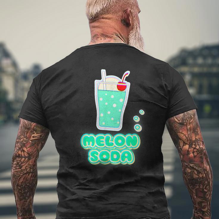 メロンソーダ／クリームソーダ 夏 （デリシャス スイーツ）昭和レトロ ポップ 80S かわいい イラスト メンズTシャツ バックプリント 高齢者への贈り物