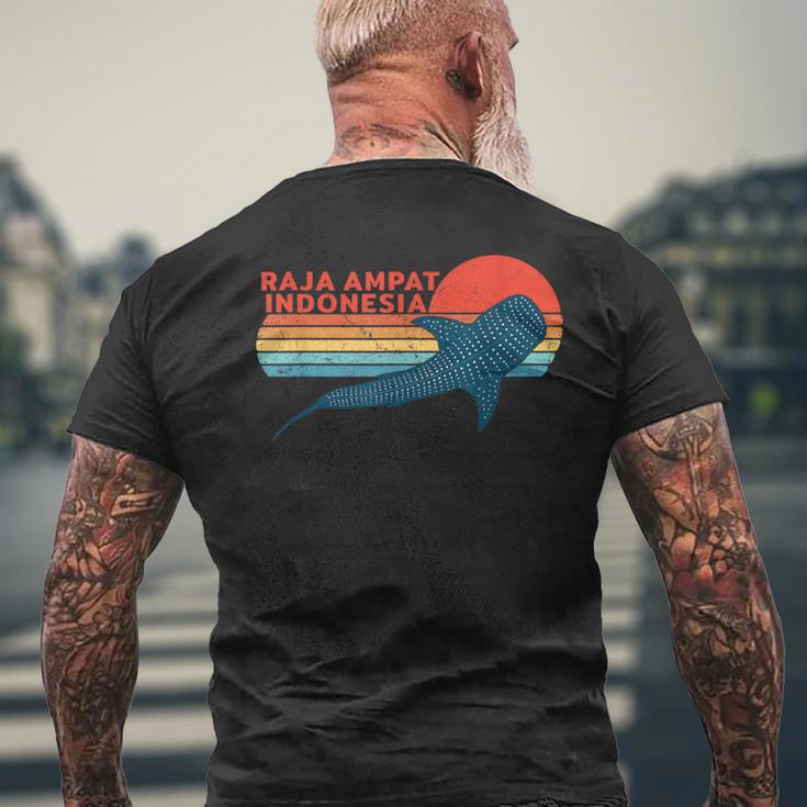 ラジャアンパットインドネシアジンベイザメ メンズTシャツ バックプリント 高齢者への贈り物