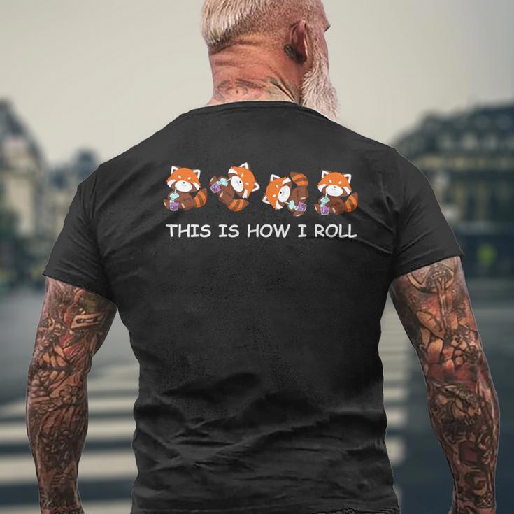 レッサーパンダのタピオカティーシャツボバティーギフトこれが私の転がり方です メンズTシャツ バックプリント 高齢者への贈り物