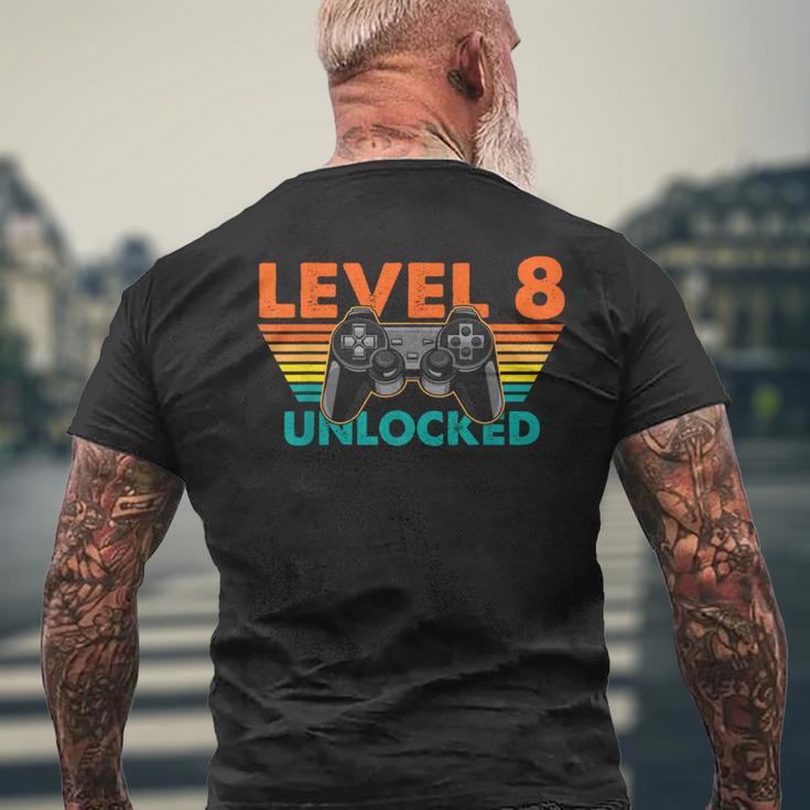 レベル 8 アンロック ゲーマー 誕生日 レトロ コントローラー メンズTシャツ バックプリント 高齢者への贈り物