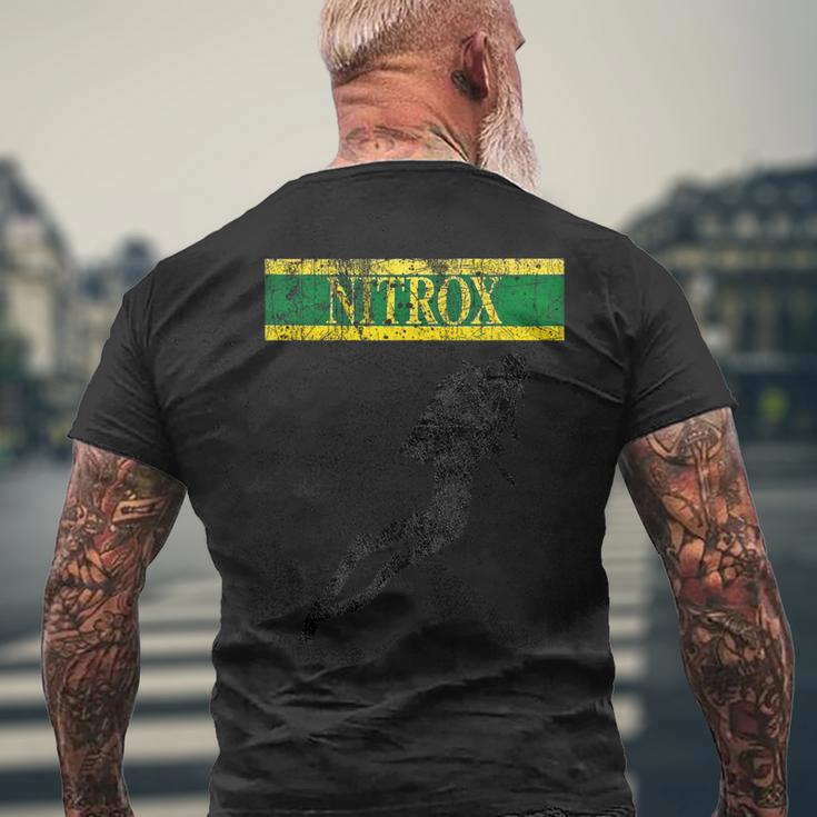ヴィンテージ ニトロックス 旗 ダイバー スキューバダイビング メンズTシャツ バックプリント 高齢者への贈り物