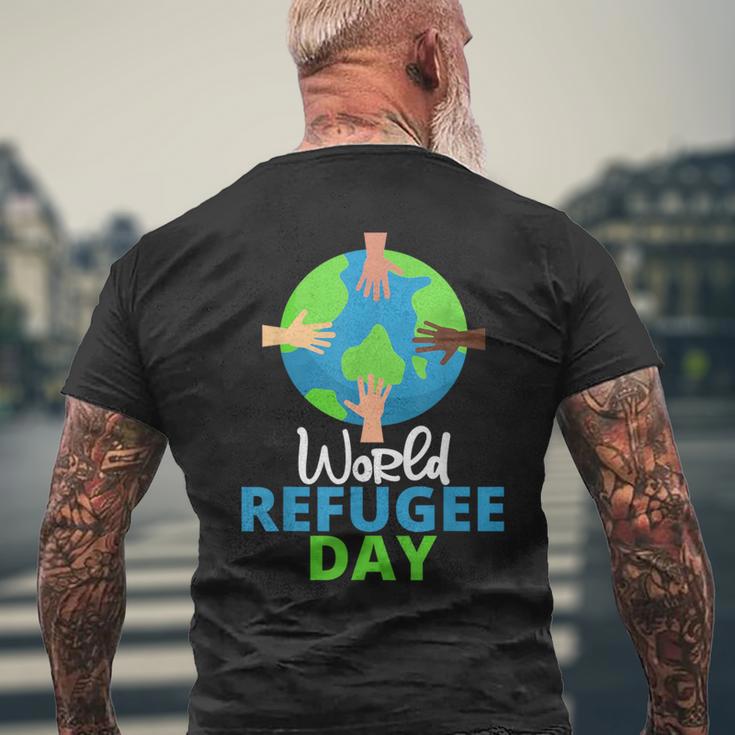 世界難民の日 難民プライド メンズTシャツ バックプリント 高齢者への贈り物