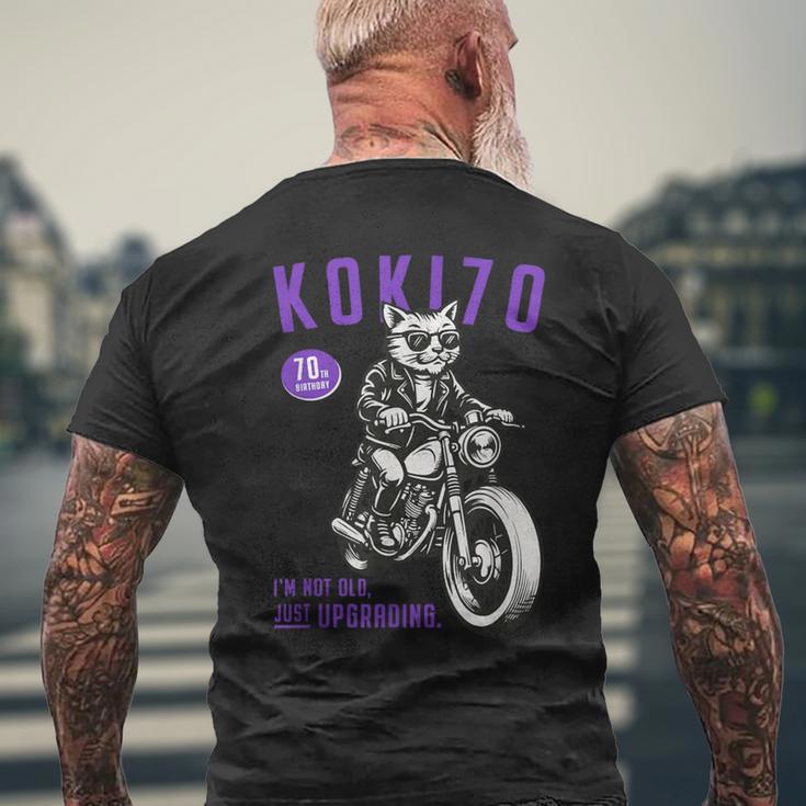古希祝い バイク好き 猫好き 父 男性 クラシックバイク 70歳 I'm Not Old Just Upgrading メンズTシャツ バックプリント 高齢者への贈り物