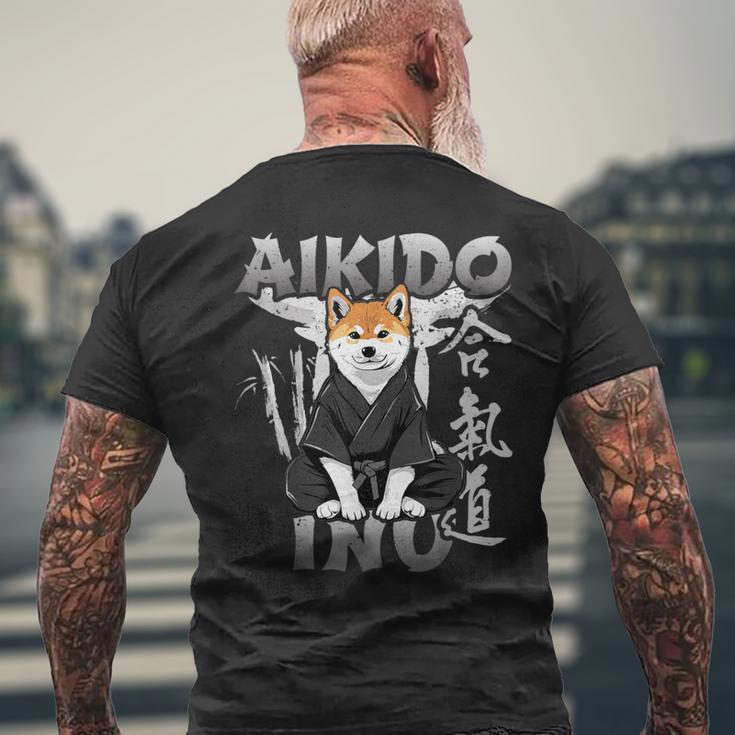 合気道 秋田犬 おもしろ合気道 秋田犬 日本mma メンズTシャツ バックプリント 高齢者への贈り物