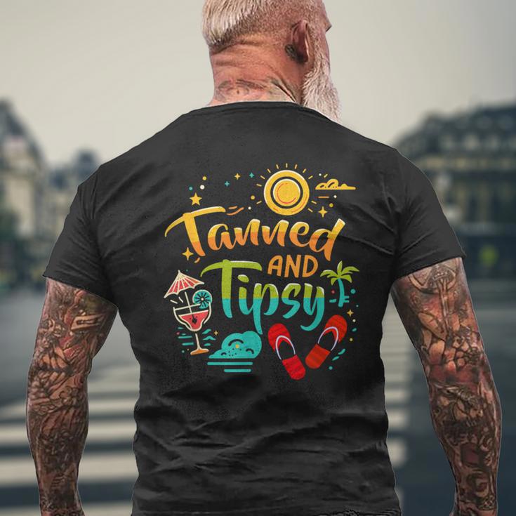 日焼けしてほろ酔い ビーチ 夏休み 面白い メンズTシャツ バックプリント 高齢者への贈り物