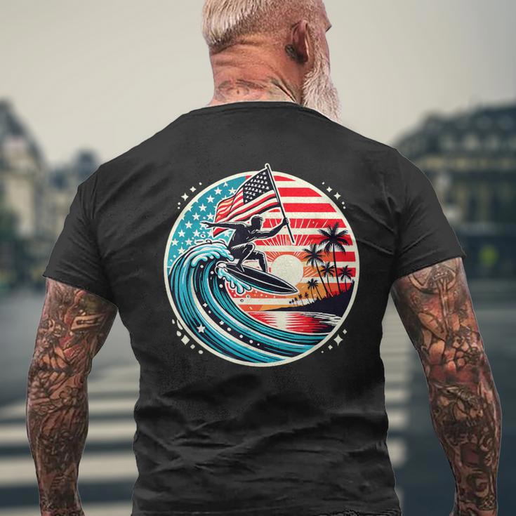 最高のサーフグラフィック アメリカ国旗 サーフィン サーフボード バケーション メンズTシャツ バックプリント 高齢者への贈り物