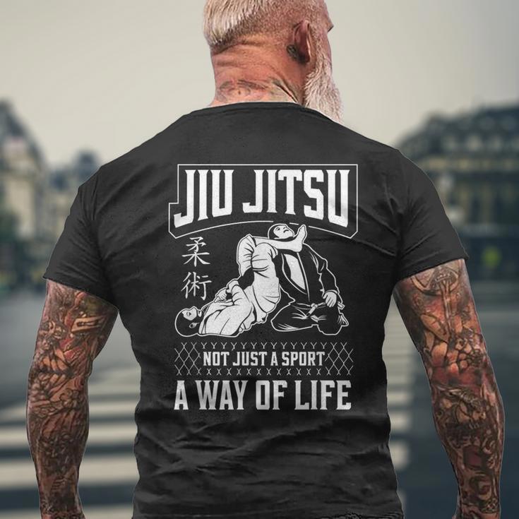 柔術 柔術 スポーツだけじゃない 生き方 メンズTシャツ バックプリント 高齢者への贈り物