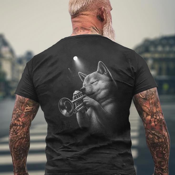 柴犬 トランペット ジャズ 音楽 犬好き メンズTシャツ バックプリント 高齢者への贈り物