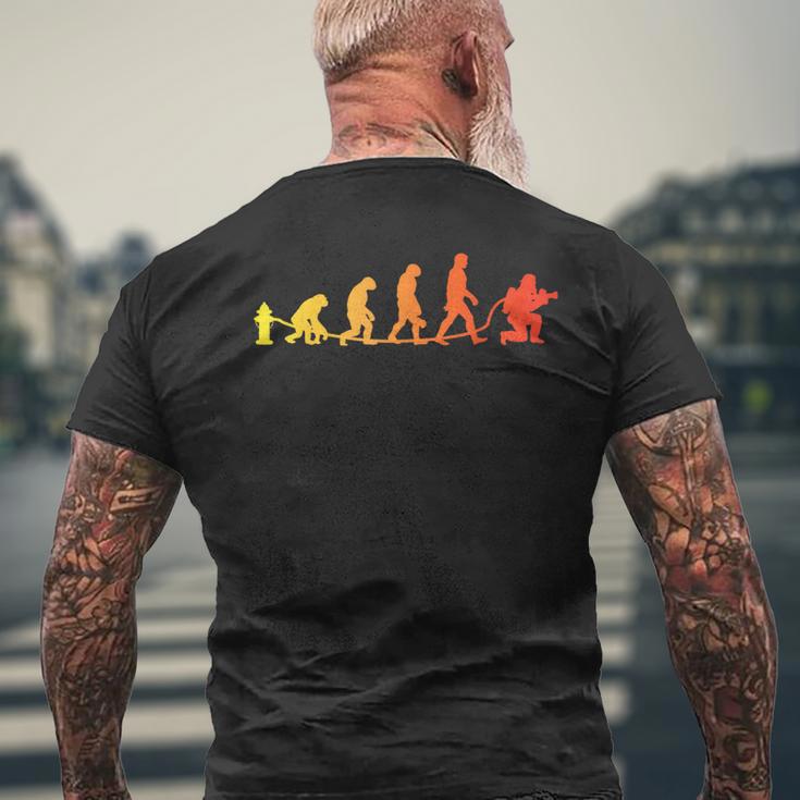 消防士進化ボランティア消防団キッズメン メンズTシャツ バックプリント 高齢者への贈り物