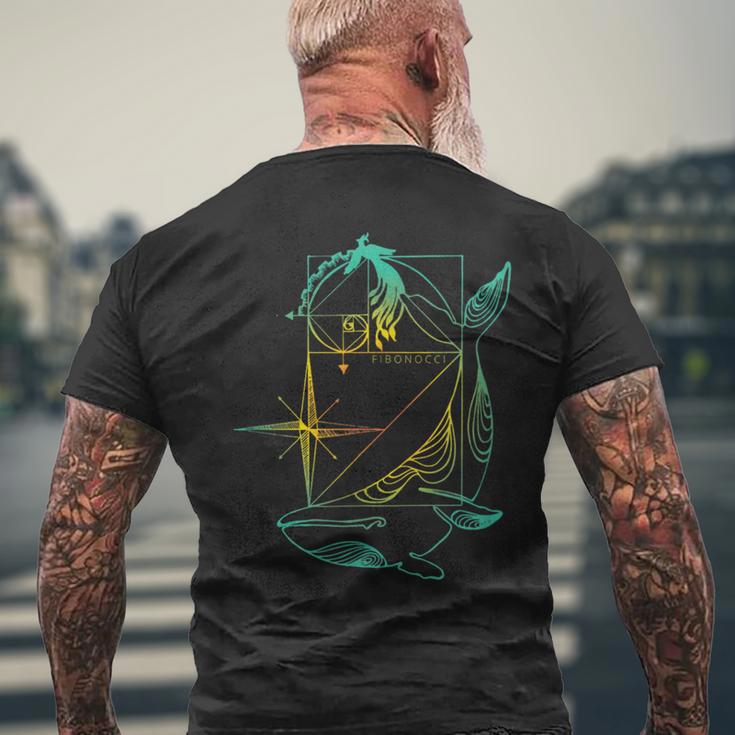 神聖な幾何学、フィボナッチ黄金比、虹くじらの海。 メンズTシャツ バックプリント 高齢者への贈り物