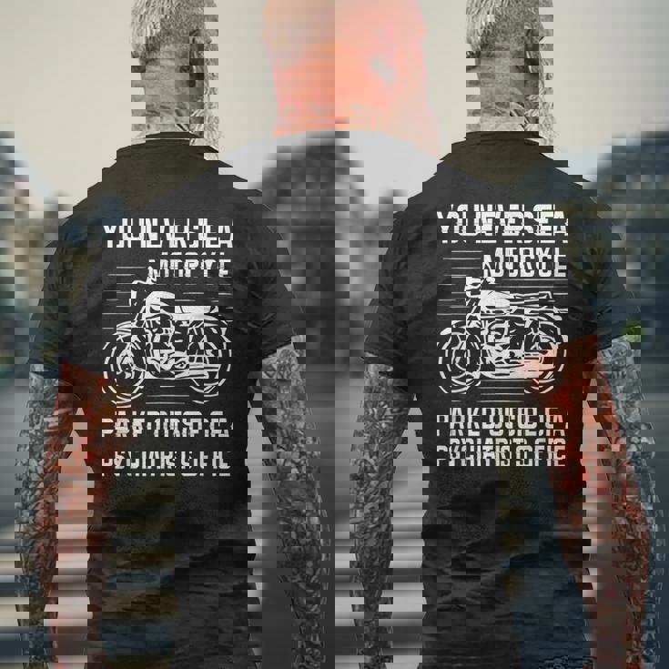 精神科医の外にバイクが停まっているのを見たことはありません メンズTシャツ バックプリント 高齢者への贈り物