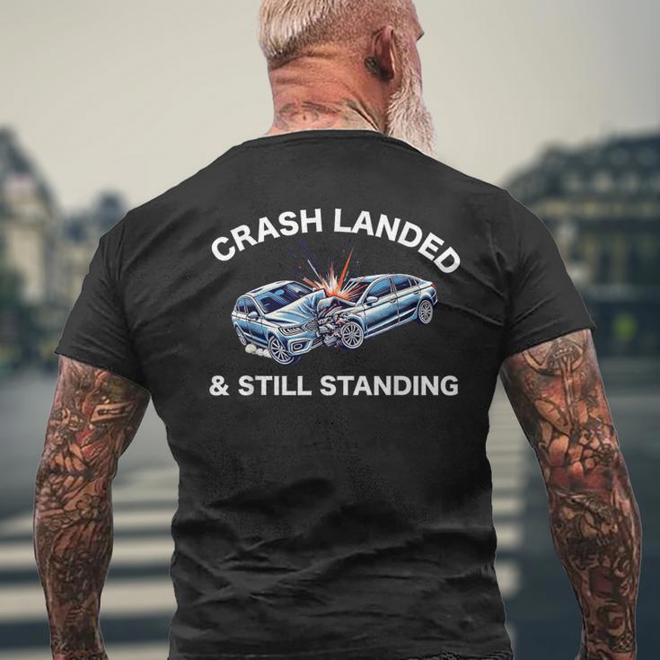 自動車事故サバイバー おもしろい 自動車事故 けが リカバリー メンズTシャツ バックプリント 高齢者への贈り物