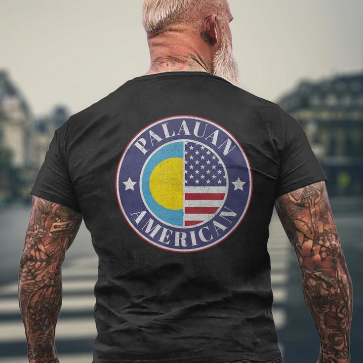 誇り高きパラオ・アメリカン・バッジ パラオ国旗 メンズTシャツ バックプリント 高齢者への贈り物