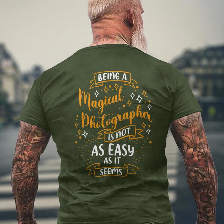 Magical Photographer Christmas Photographer メンズTシャツ バックプリント 高齢者への贈り物