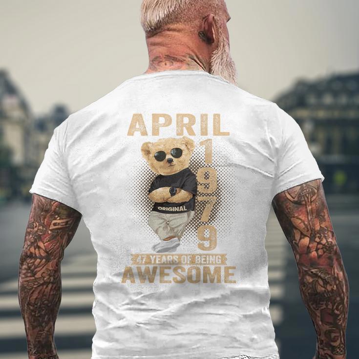 On Back 1979年4月 47歳の誕生日 47歳 テディベア メンズTシャツ バックプリント 高齢者への贈り物