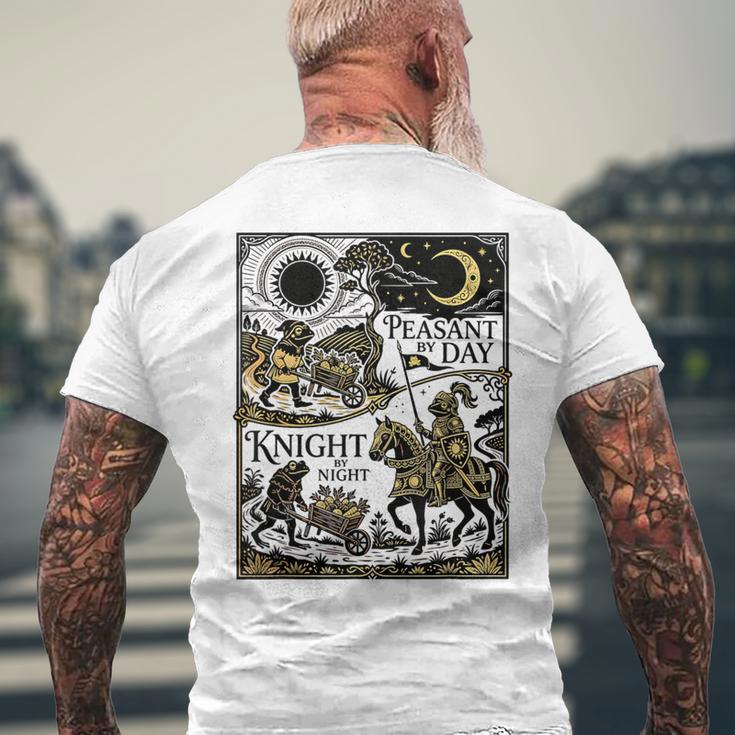 Peasant By Day Knight By Night ルネッサンスフェア ファニー カエル メンズTシャツ バックプリント 高齢者への贈り物