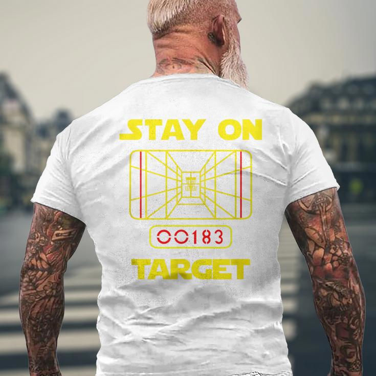 Stay On Target-ディスクゴルフtシャツ メンズTシャツ バックプリント 高齢者への贈り物