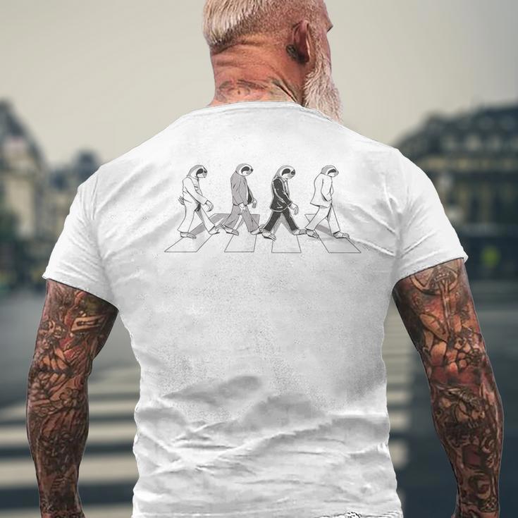 アビーロードの横断歩道を渡る4匹のナマケモノ メンズTシャツ バックプリント 高齢者への贈り物