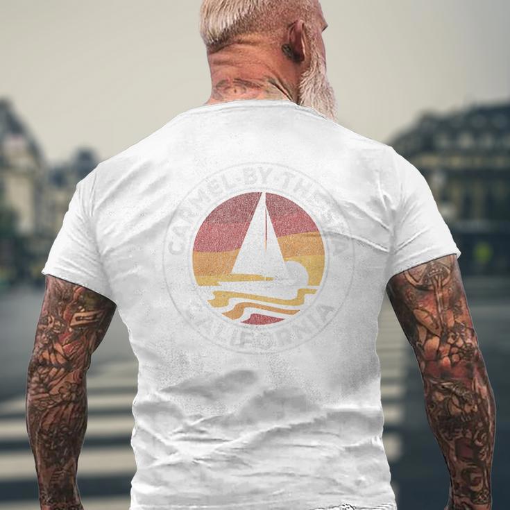 カーメルバイ・ザ・シー カリフォルニア ヴィンテージ ヨット 70年代 レトロ 太陽 メンズTシャツ バックプリント 高齢者への贈り物