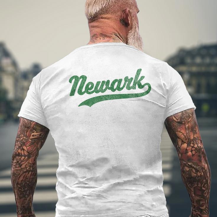 ニューアークオハイオ州ヴィンテージスポーツグラフィック。 メンズTシャツ バックプリント 高齢者への贈り物