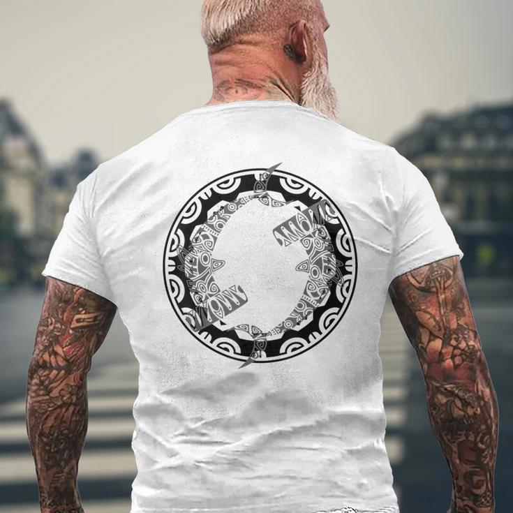 ニュージーランド ハンマーヘッド サメ サークル シンボル マオリ族。 メンズTシャツ バックプリント 高齢者への贈り物