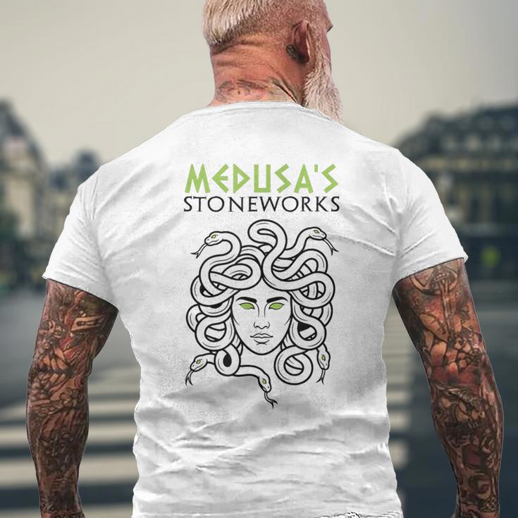 メドゥーサの石造物 面白いギリシャ神話 メンズTシャツ バックプリント 高齢者への贈り物