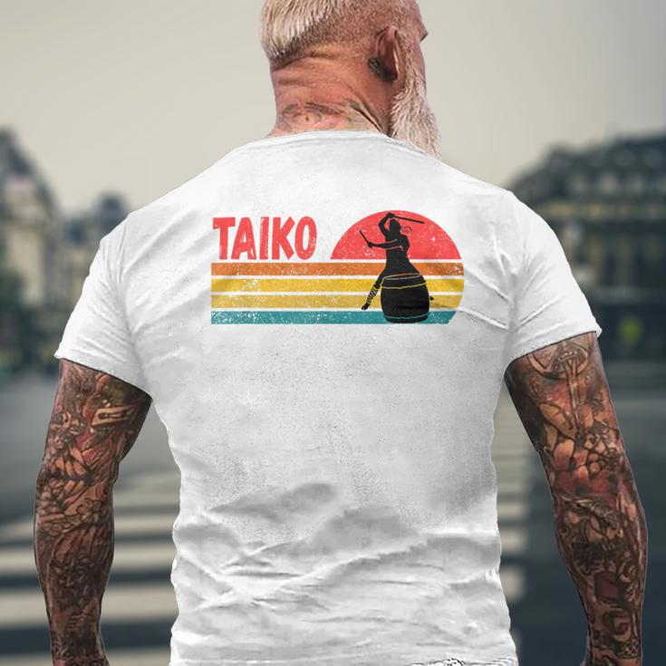 ヴィンテージサンセット太鼓ドラマー メンズTシャツ バックプリント 高齢者への贈り物