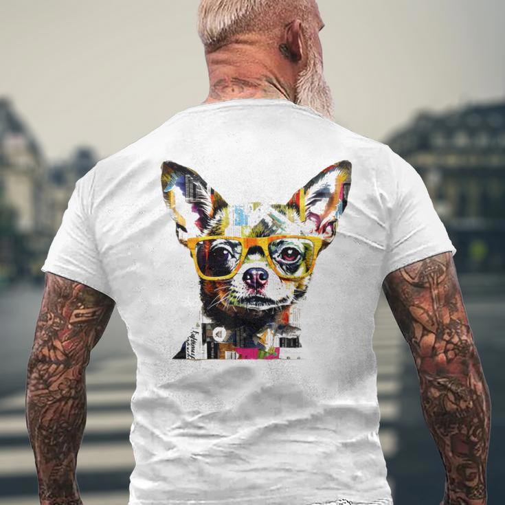 黄色のメガネを着たチワワ 明るい色 メンズTシャツ バックプリント 高齢者への贈り物