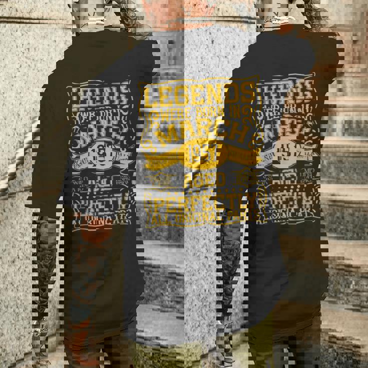 69歳の誕生日伝説は1957年3月に誕生しました。 メンズTシャツ バックプリント 彼への贈り物