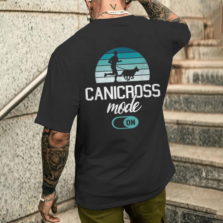 Canicross Runner 犬 トレイルランニング メンズTシャツ バックプリント 彼への贈り物