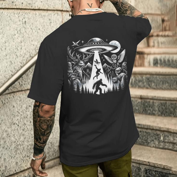 Cryptid Monsters ビッグフット Mothman Dogman Moon Cryptozoology メンズTシャツ バックプリント 彼への贈り物