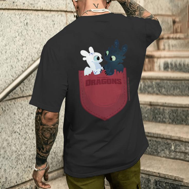 Dreamworks Dragons Light Fury & Night Fury Faux Pocket メンズTシャツ バックプリント 彼への贈り物