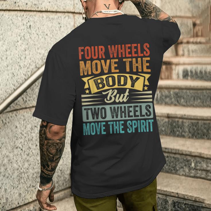Four Wheels Move The Body But Two Wheels Move Thepirit メンズTシャツ バックプリント 彼への贈り物