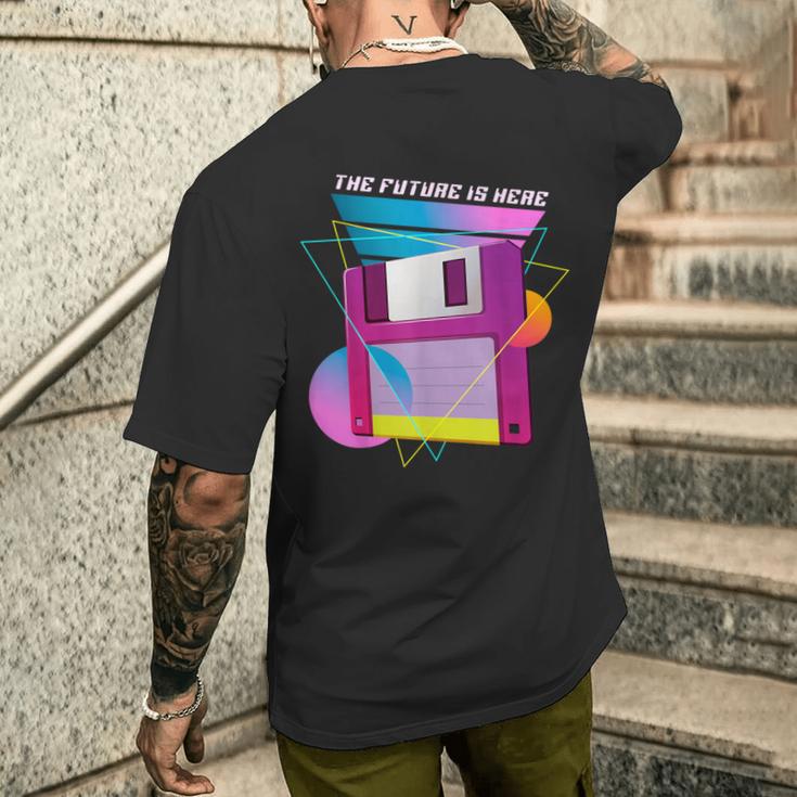 The Future Is Here フロッピーディスクディスクディスクレトロ80年代vaporwave メンズTシャツ バックプリント 彼への贈り物