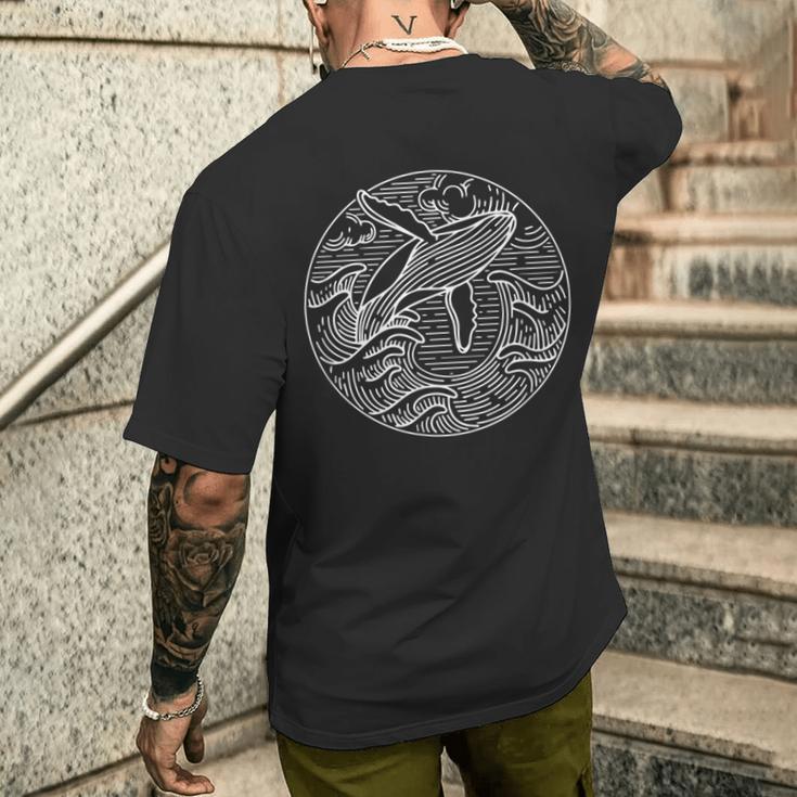 Humpback クジラ 海から雲に飛ぶ メンズTシャツ バックプリント 彼への贈り物