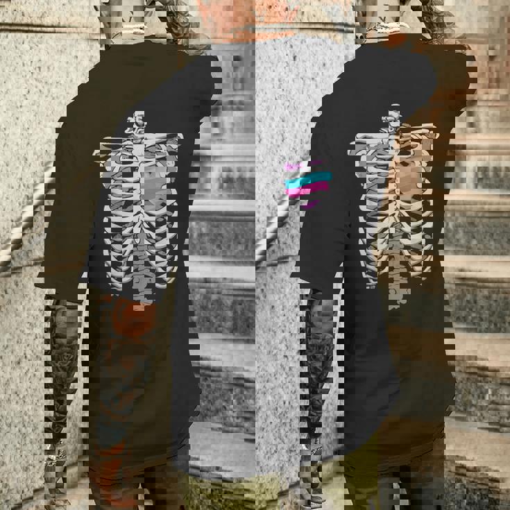 Intersex 心臓骨 誇り 両性的なプライドへのギフト メンズTシャツ バックプリント 彼への贈り物